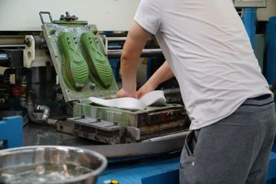 鞋厂探秘:小米2代运动鞋是怎样诞生的?
