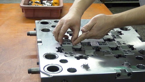 模具厂内部生产流程解析